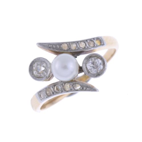 RING WITH DIAMONDS AND PEARL, EARLY 20TH CENTURY.