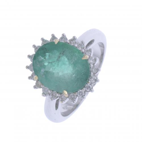 EMERALD AND DIAMONDS ROSETTE RING.