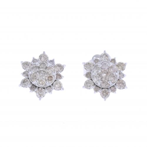 STAR-SHAPED STUD EARRINGS.