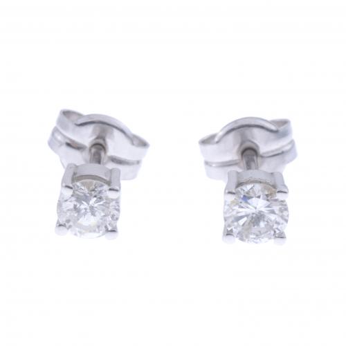 PENDIENTES DORMILONAS DE DIAMANTES.