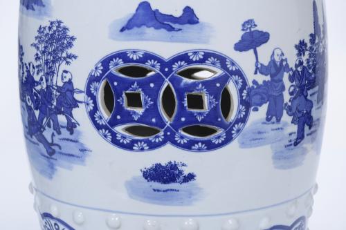 20TH CENTURY CHINESE SCHOOL. PAIR OF PORCELAIN STOOLS.