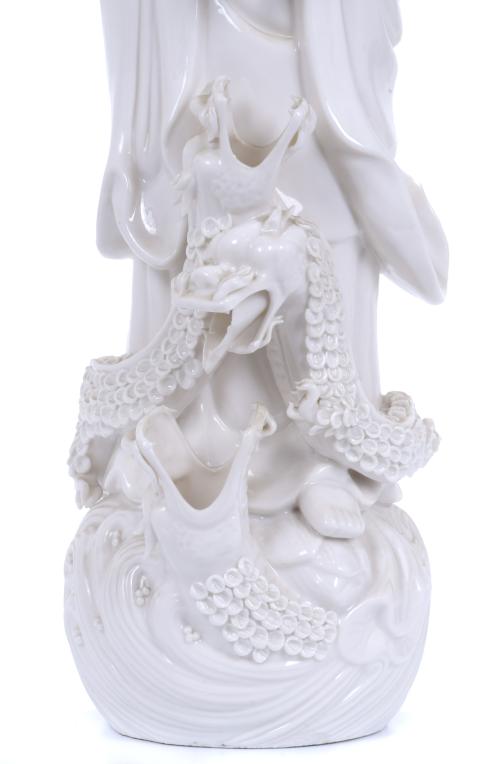 20TH CENTURY CHINESE SCHOOL. PORCELAIN SCULPTURE-FOUNTAIN.