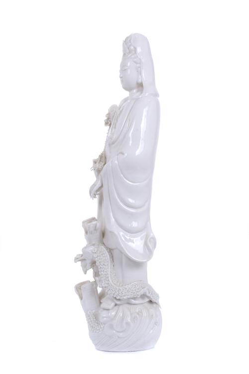 20TH CENTURY CHINESE SCHOOL. PORCELAIN SCULPTURE-FOUNTAIN.