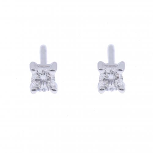 SOLITAIRE EARRINGS WITH DIAMOND.