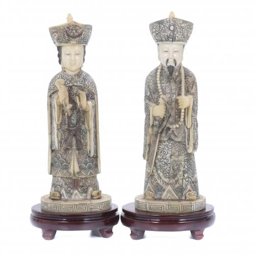 20TH CENTURY CHINESE SCHOOL. PAIR OF CHINESE COURTESAN FIGURES IN BONE, 20TH CENTURY.