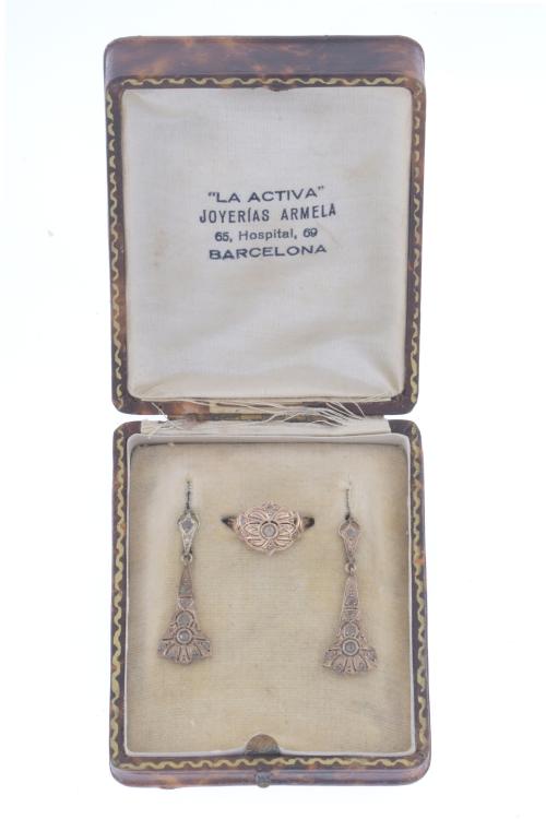 SET OF RING AND EARRINGS, EARLY 20TH CENTURY. 