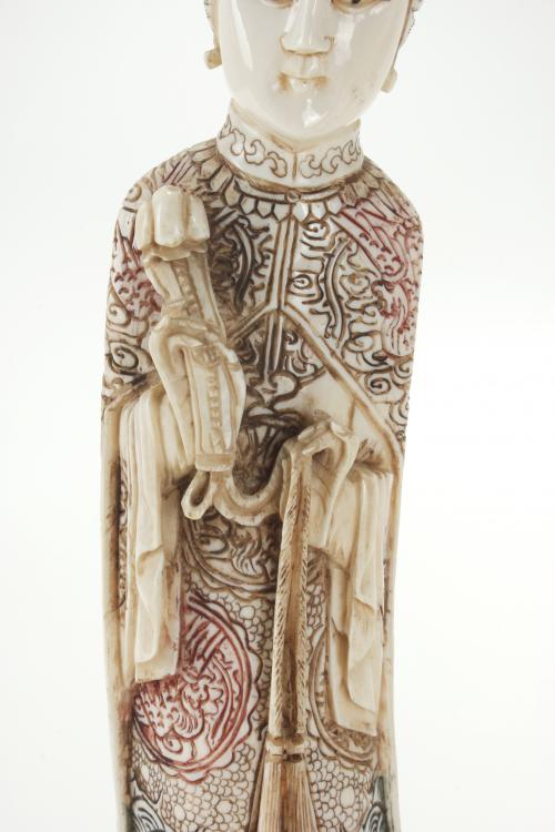 CHINESE SCHOOL, FIRST HALF 20TH CENTURY. PAIR OF IVORY COUR