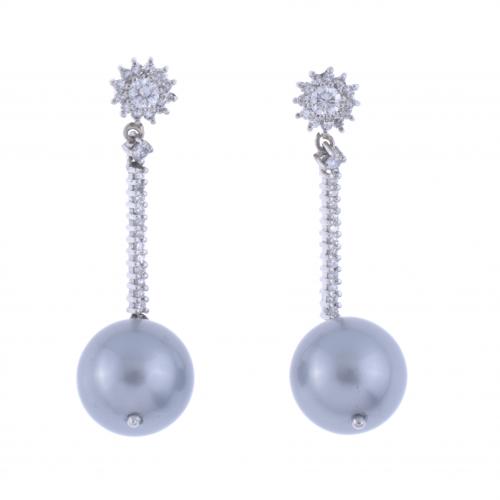 LONG EARRINGS WITH DIAMONDS AND TAHITI PEARL.