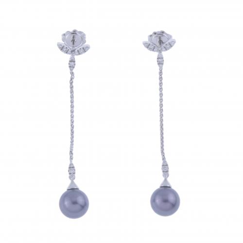 LONG EARRINGS WITH DIAMONDS AND TAHITI PEARL.