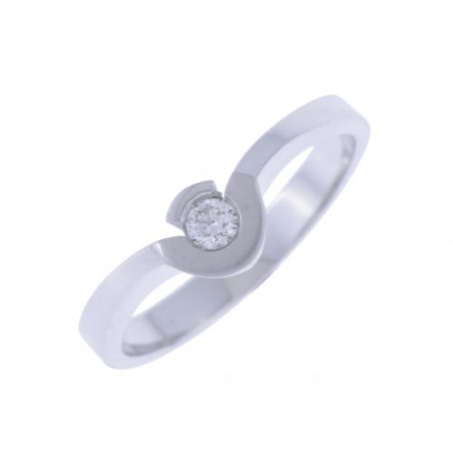 DIAMOND SOLITAIRE RING.