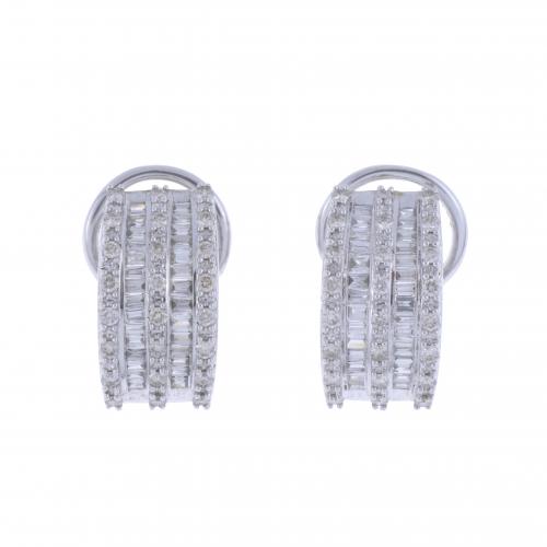 HALF-CREOLE EARRINGS WITH DIAMONDS.