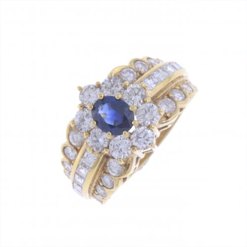 RING WITH DIAMONDS AND SAPPHIRE.