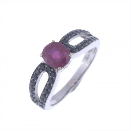 RING WITH RUBY AND BLACK SPINELS.