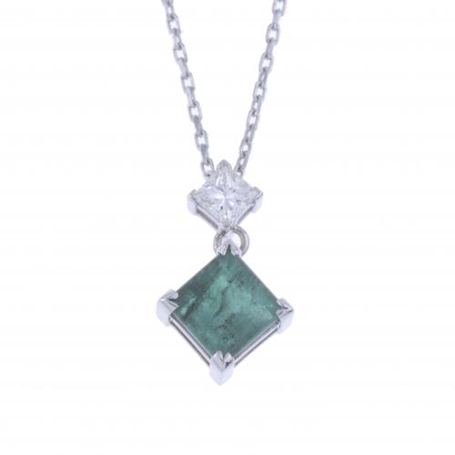 PENDANT WITH EMERALD AND PRINCESS DIAMOND.