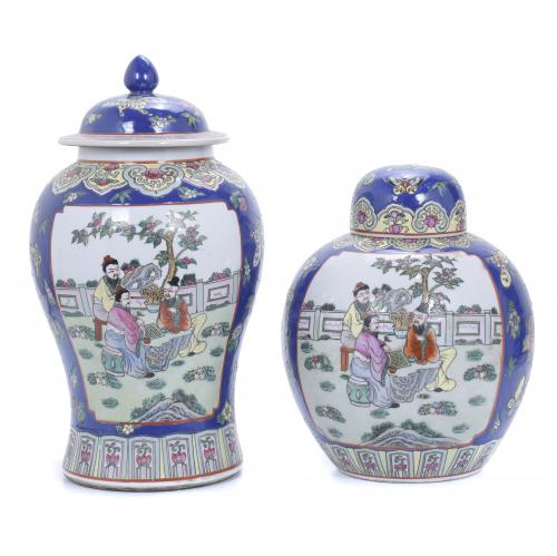 20TH CENTURY CHINESE SCHOOL. PAIR OF JARS.