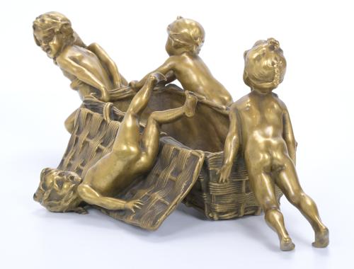 FRANÇOIS-RAOUL LARCHE (1860-1912).  CENTREPIECE WITH BRONZE