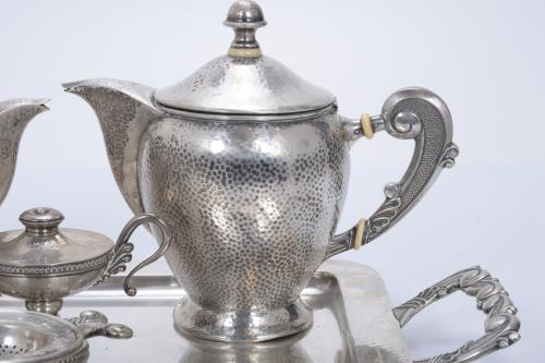 SILVER TEA AND COFFEE SET, 20TH CENTURY.