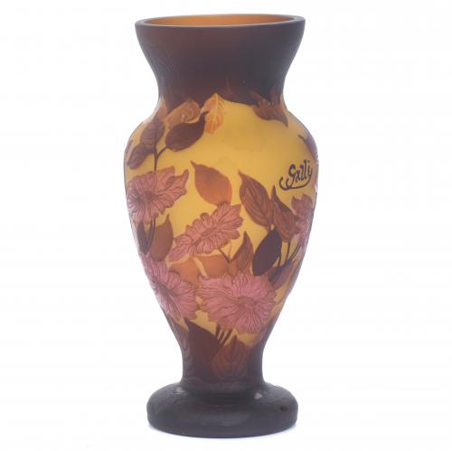 MODERNIST VASE IN GLASS PASTE.