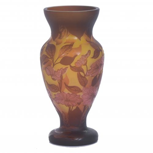 MODERNIST VASE IN GLASS PASTE.