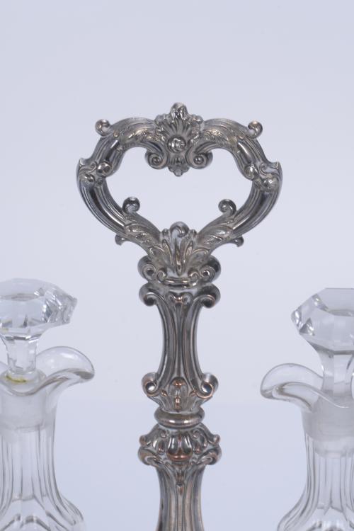 ELIZABETHAN STYLE SILVERY METAL CRUETS, 20TH CENTURY.