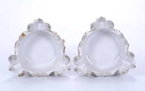 PAIR OF ELIZABETHAN VASES IN PORCELAIN, S. XIX. 