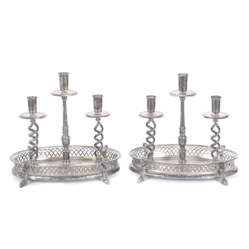 PAIR OF TRAYS WITH CANDLESTICKS, 20TH CENTURY.