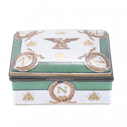 SÈVRES MANUFACTURE. EMPIRE PORCELAIN BOX.