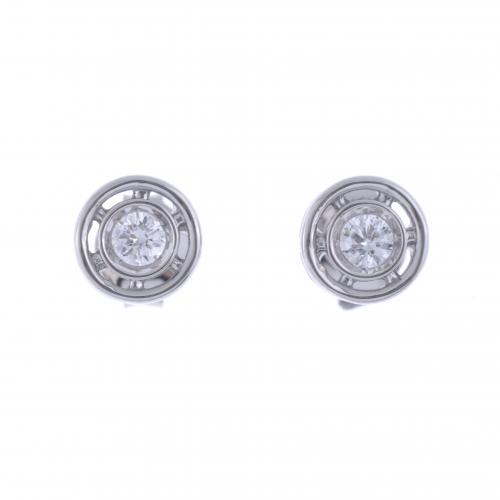 BUTTON EARRINGS WITH DIAMOND.