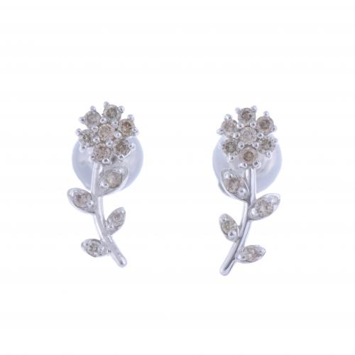 SMALL FLORAL EARRINGS.