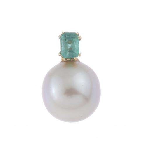 EMERALD AND AUSTALIAN PEARL PENDANT