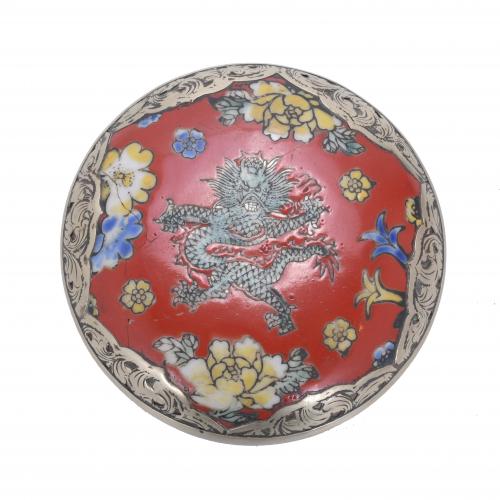 CHINESE SCHOOL, REPUBLIC PERIOD. PORCELAIN AND BRONZE BOX.