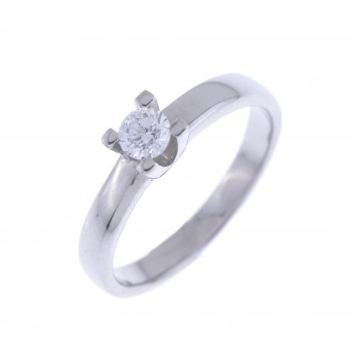 DIAMOND SOLITAIRE RING.