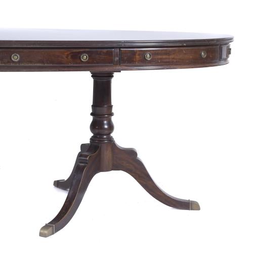 MESA DE COMEDOR DE ESTILO REGENCY, SIGLO XX.