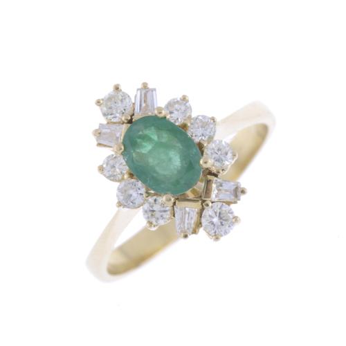 EMERALD AND DIAMONDS RING.