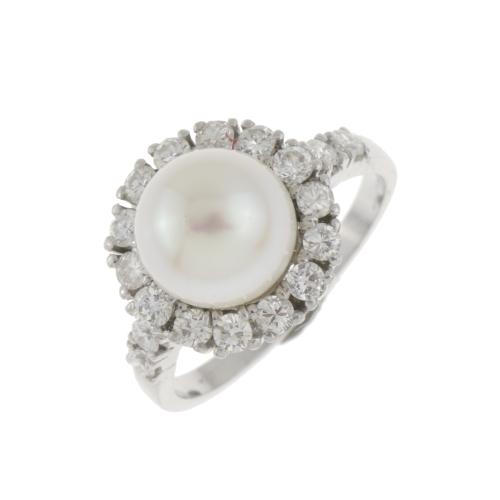 PEARL AND DIAMONDS RING.