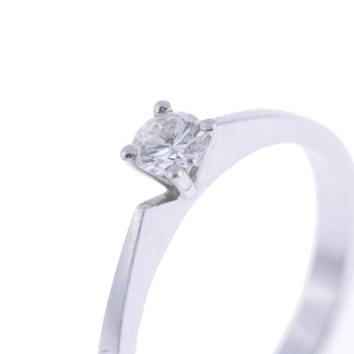 DIAMOND SOLITAIRE RING.