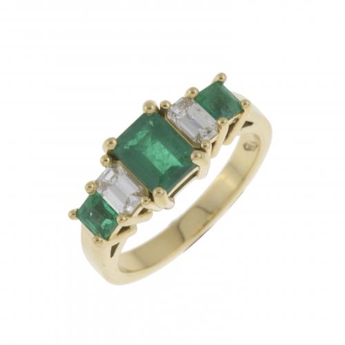 EMERALDS AND DIAMONDS RING.