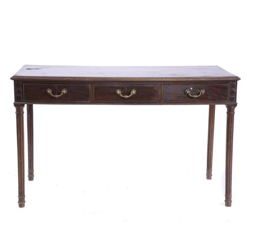 EDWARDIAN DESK, FIRST HALF OF THE 20TH CENTURY.