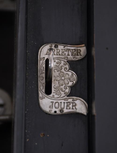 FRENCH MUSIC BOX, EARLY 20TH CENTURY.