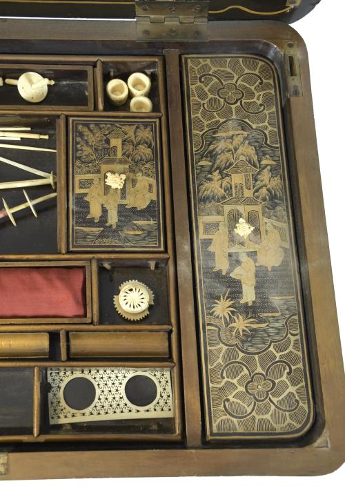 CHINESE SEWING BOX, 19TH CENTURY, FOR EUROPEAN EXPORT.