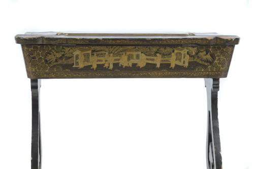 CHINESE SEWING BOX, 19TH CENTURY, FOR EUROPEAN EXPORT.