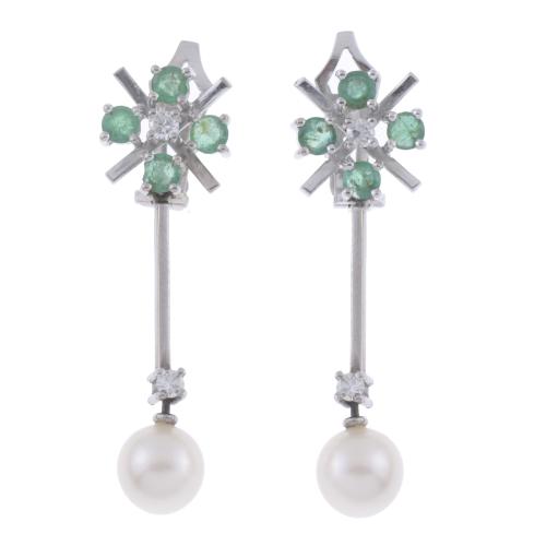 EMERALDS AND DIAMONDS LONG EARRINGS.