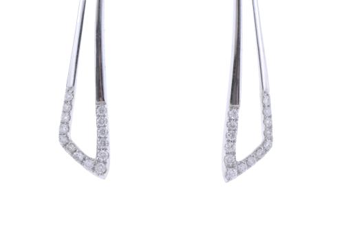 MINIMAL DESIGN LONG EARRINGS WITH DIAMONDS