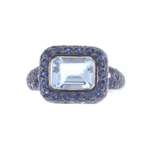 LARGE RING WITH AQUAMARINE AND SAPPHIRES.