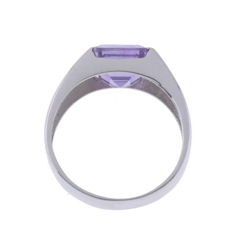 SIGNET RING WITH AMETHYST.