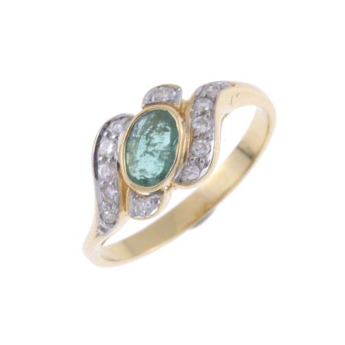 RING WITH EMERALD AND DIAMONDS.