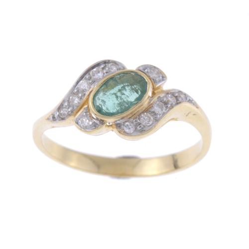 RING WITH EMERALD AND DIAMONDS.