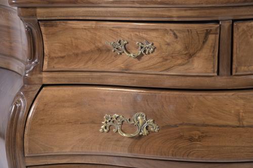 LOUIS XV STYLE BOMBÉ CHEST OF DRAWERS, 20TH CENTURY.