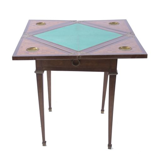 MESA DE JUEGO DIRECTORIO DE PPS. DEL SIGLO XIX, CIRCA 1800.