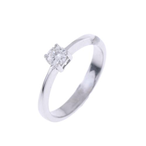 DIAMOND SOLITAIRE RING.